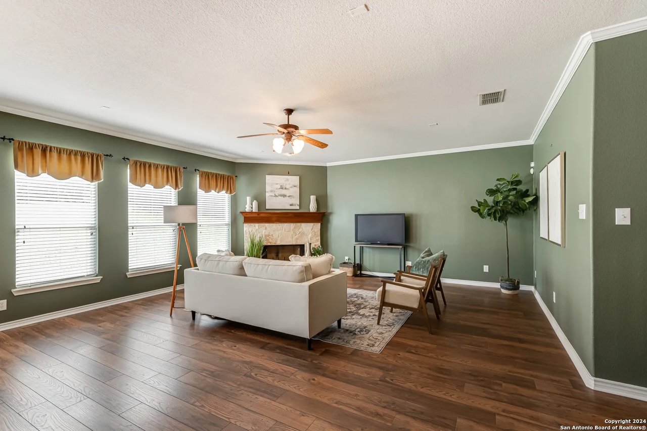 807 Willow Knoll Cv