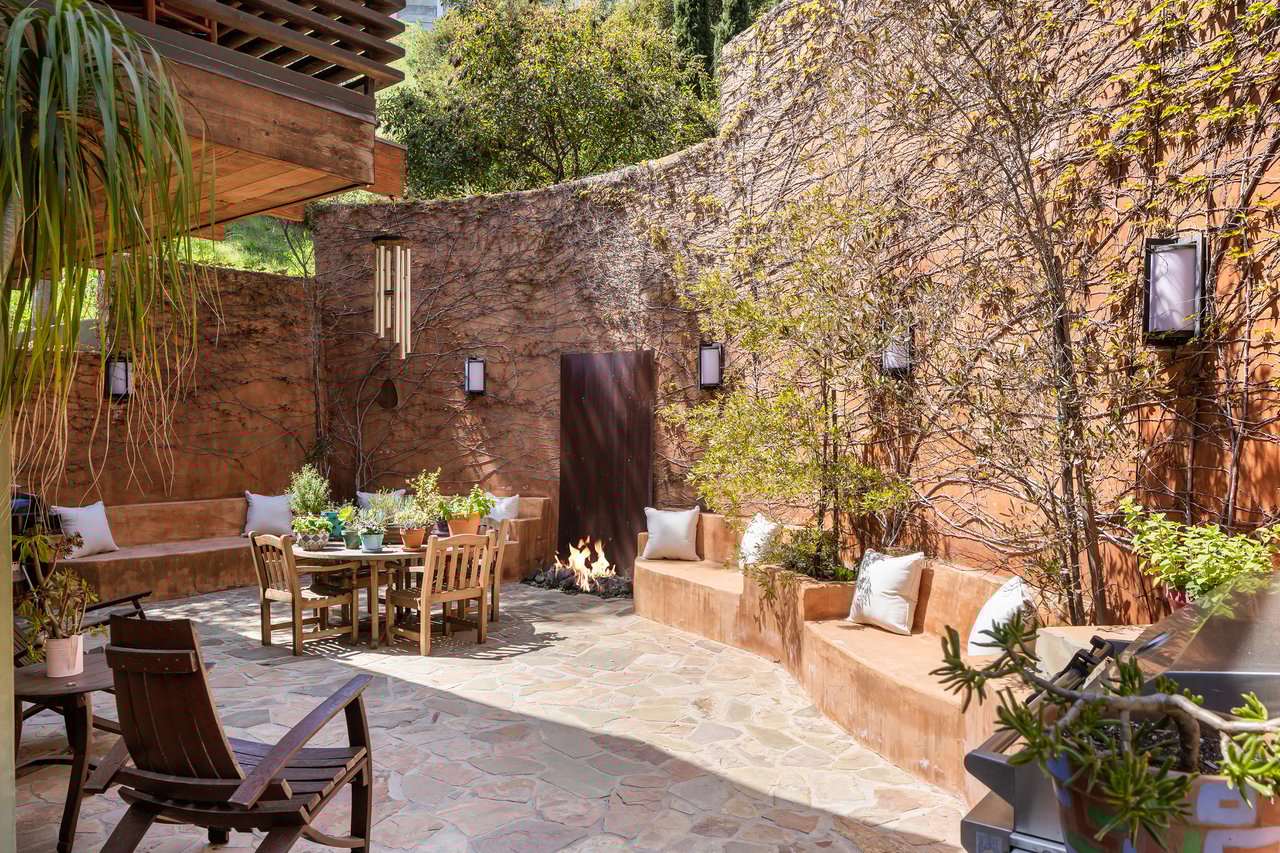 2669 Harlesden Ct, Hollywood Hills