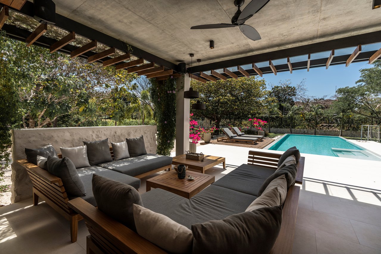 Villa Solana: Modern Luxury Steps from Playa Mansita in Hacienda Pinilla