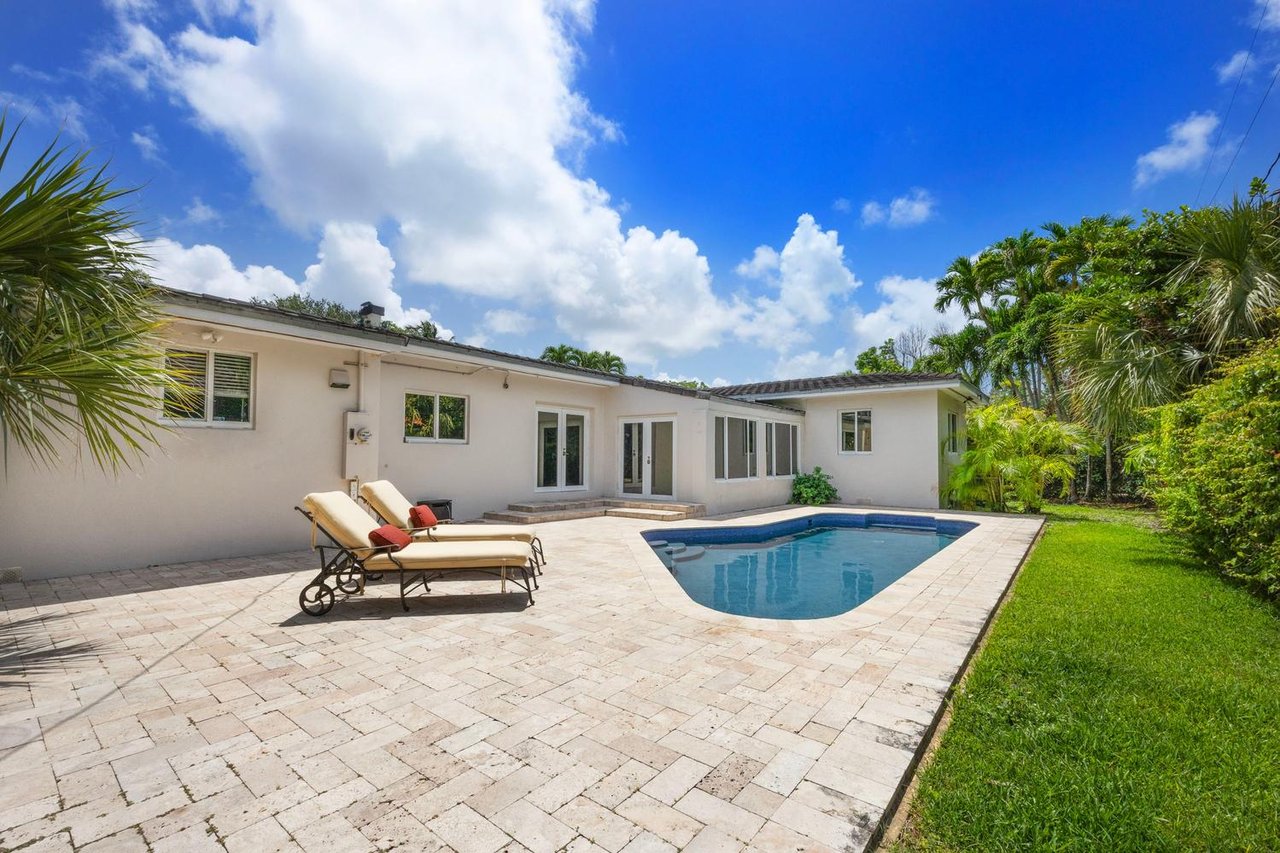 Under Contract in Just 1 Day: 6610 Santona St Sells for $2,200,000
