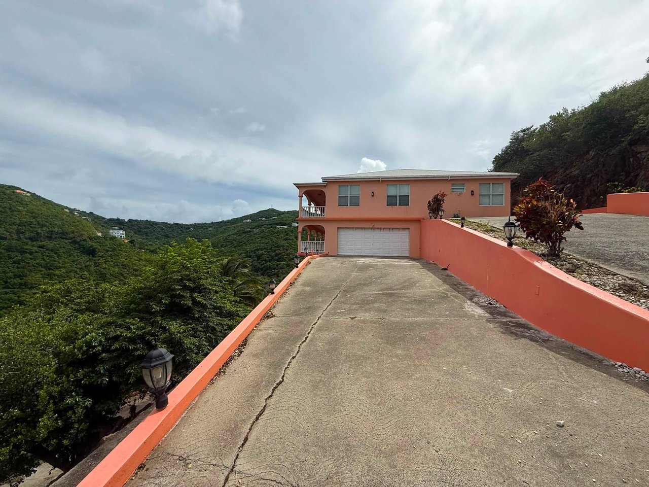 1152 Mount Healthy 3 Bedroom Apartment