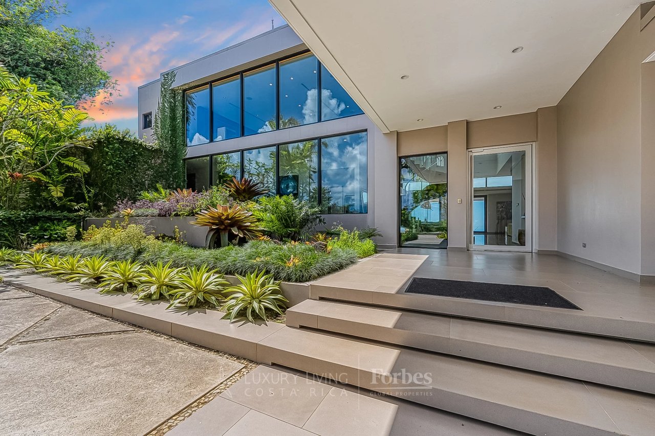 6575 - Dominical Contemporary Mansion