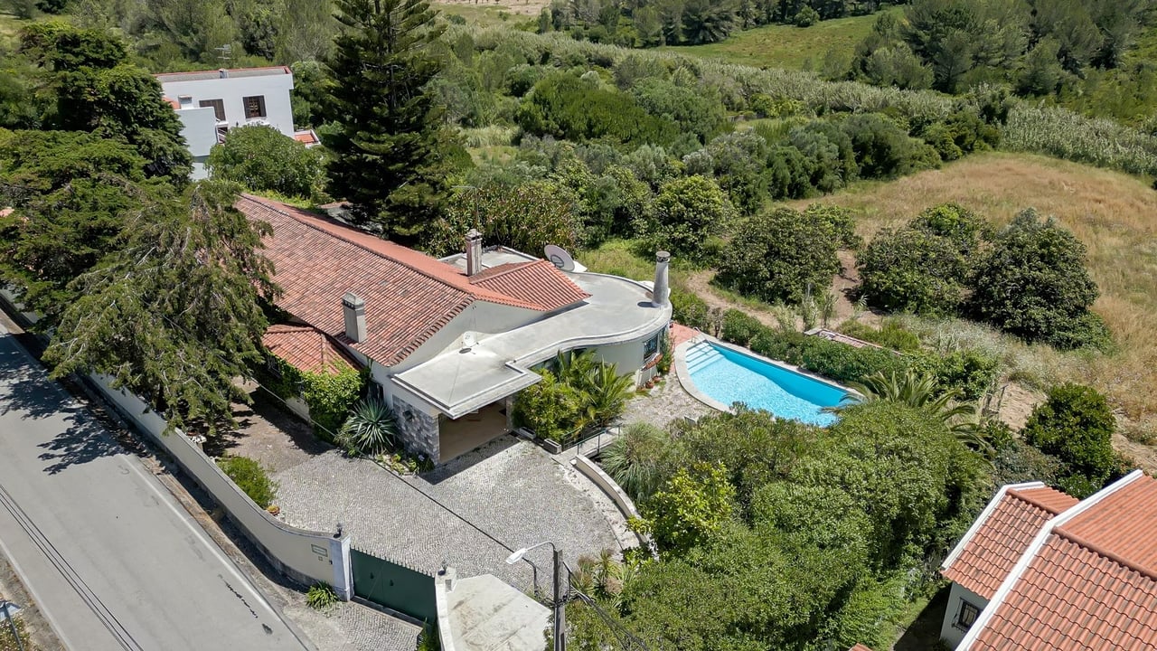 Exclusive Family Villa with Expansive Gardens Near Sintra’s UNESCO Heritage Centre