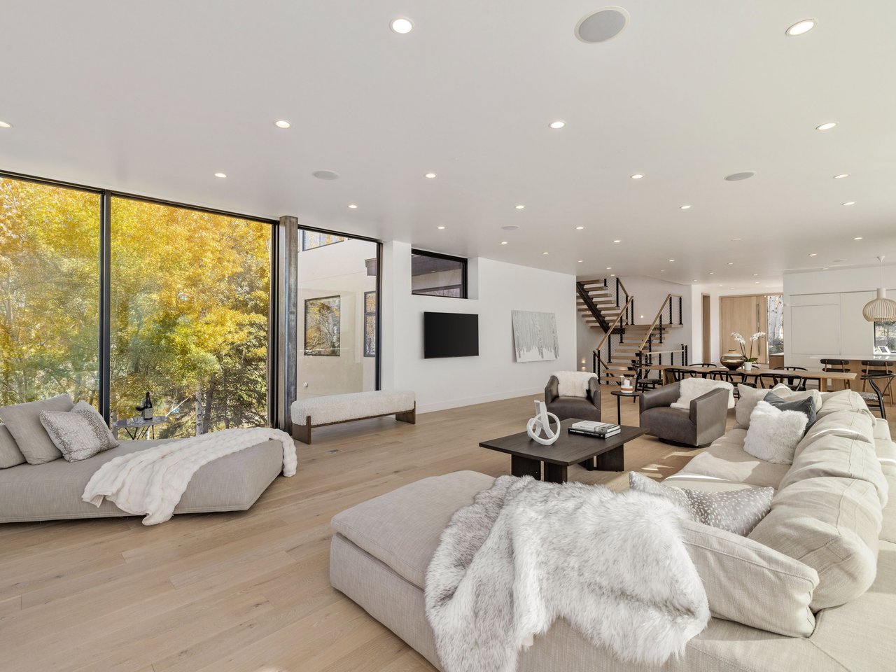 4380 June Point, Avon