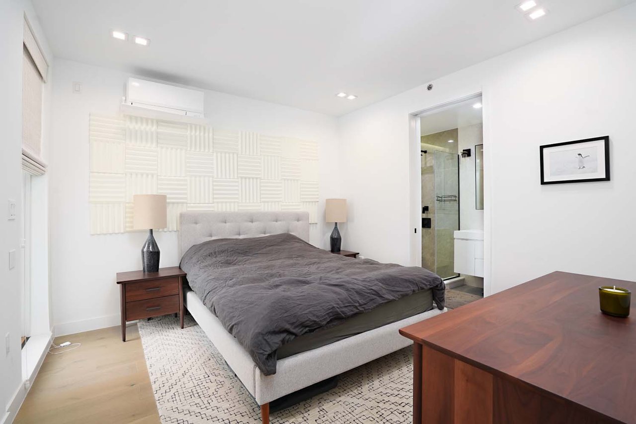 906 Bergen St #5B