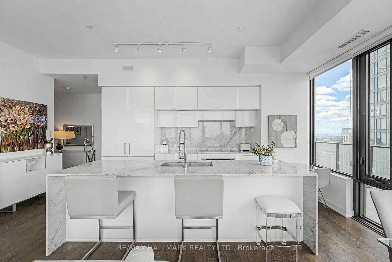 PRESTIGE LIVING AT YONGE & EGLINTON
