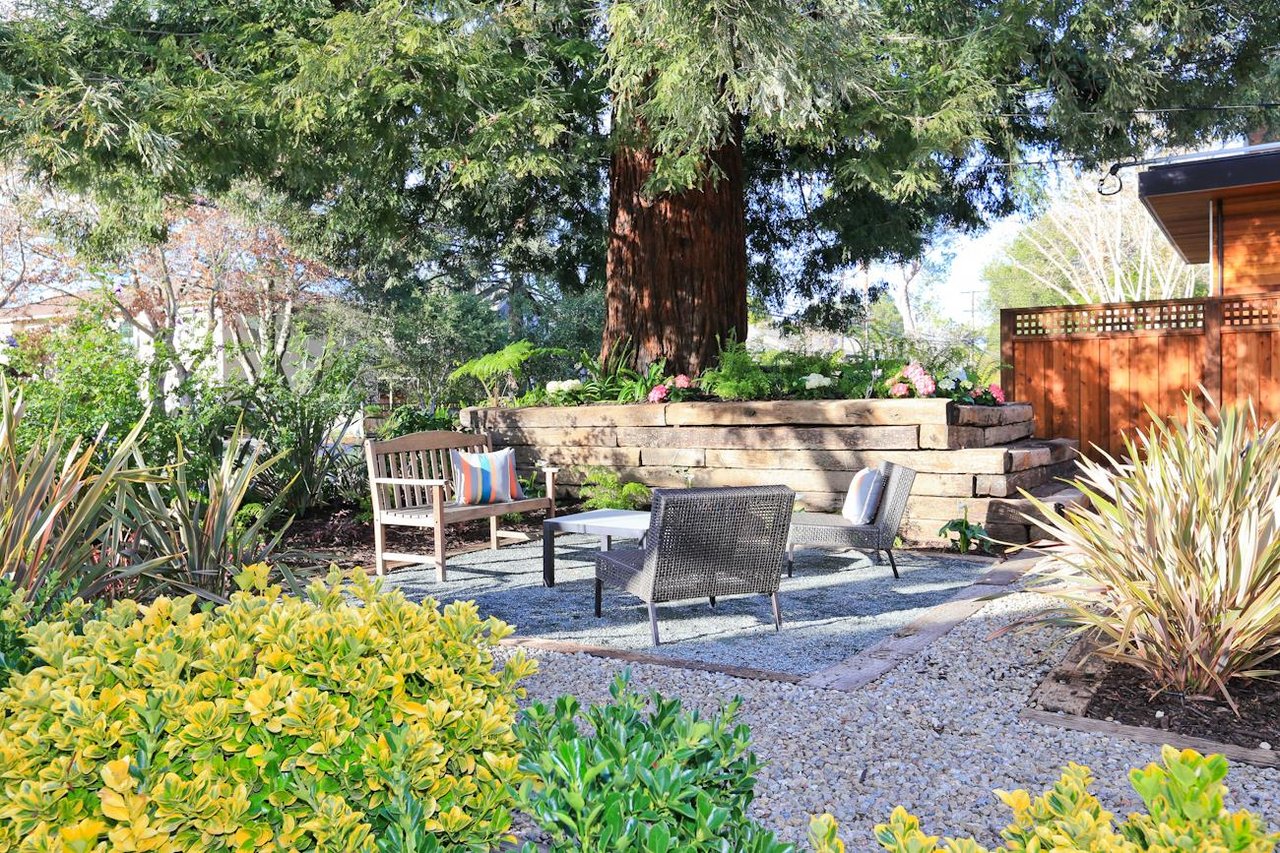 1009 Middle Avenue