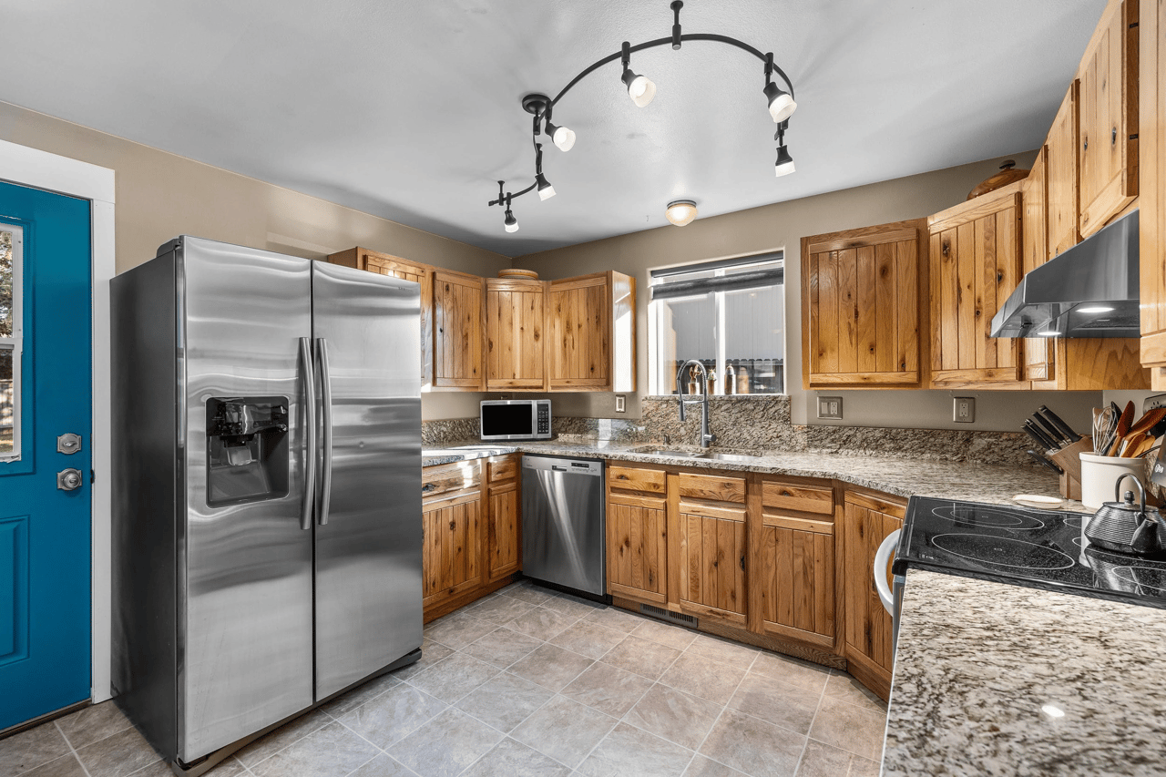 Just Listed: Explore This Charming Home with a Dreamy Backyard Oasis!