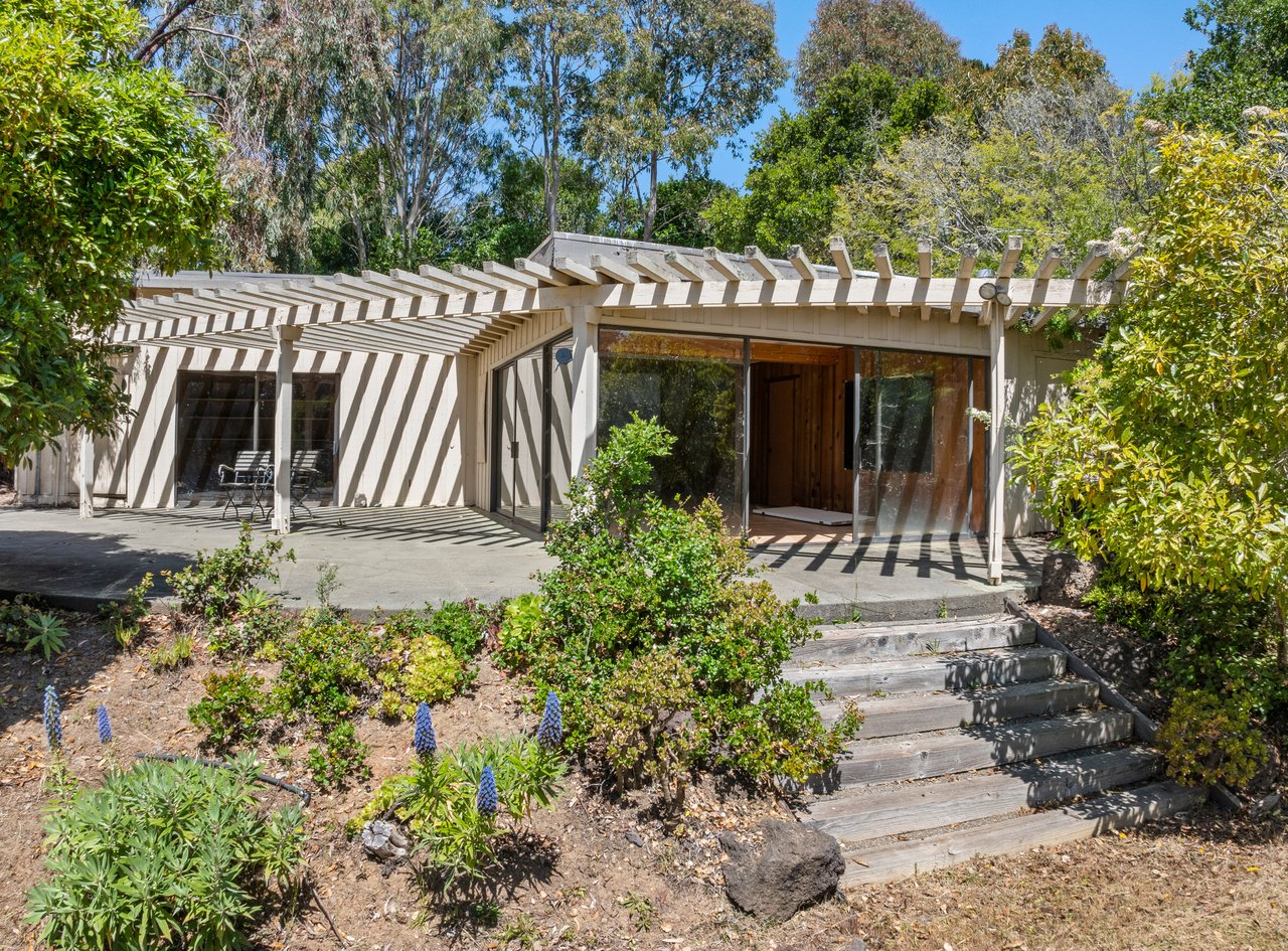 Rare 1+ Acre Dream Site