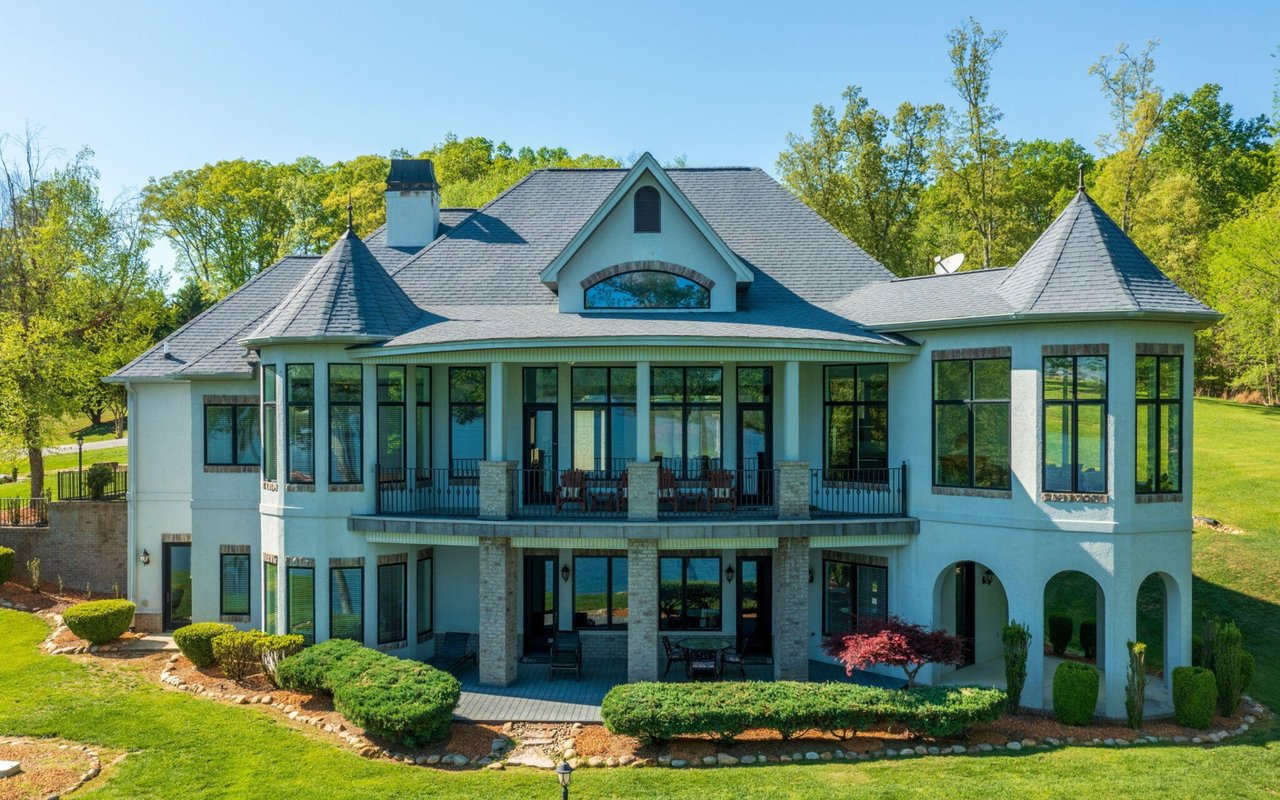 Wallace Luxury Spotlight | 265 E Shore Drive Rockwood, TN 37854