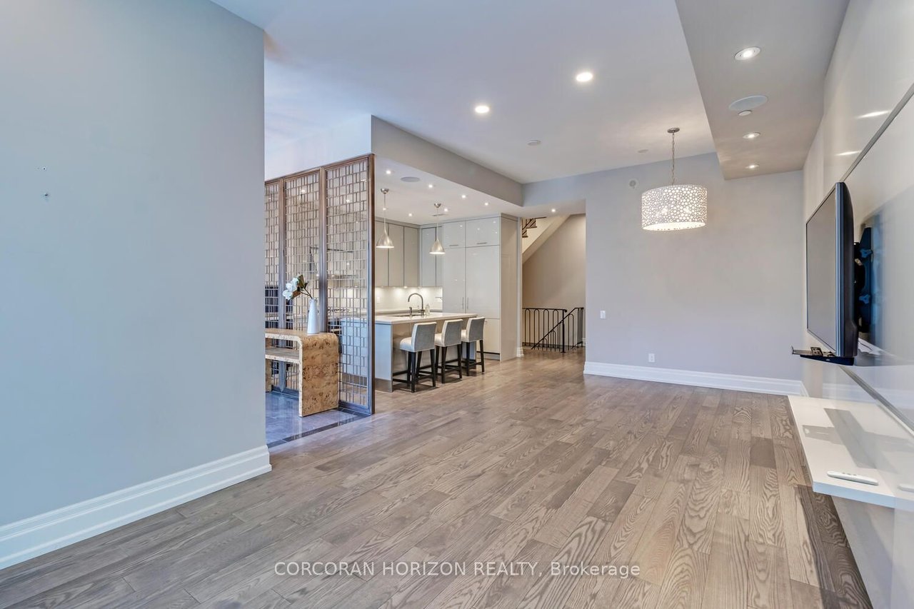 GRAND TOWNHOUSE IN THE ANNEX