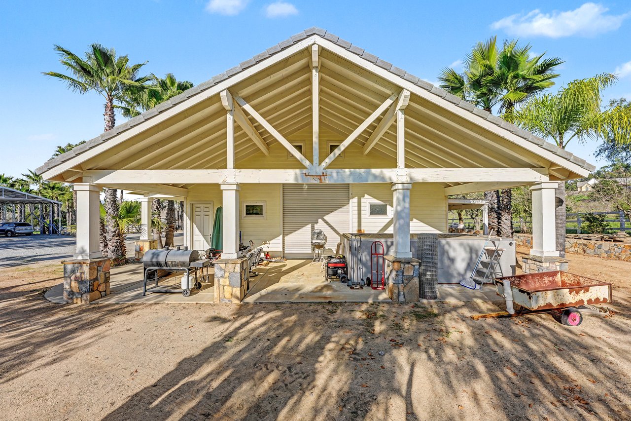 40801 Avenida La Cresta