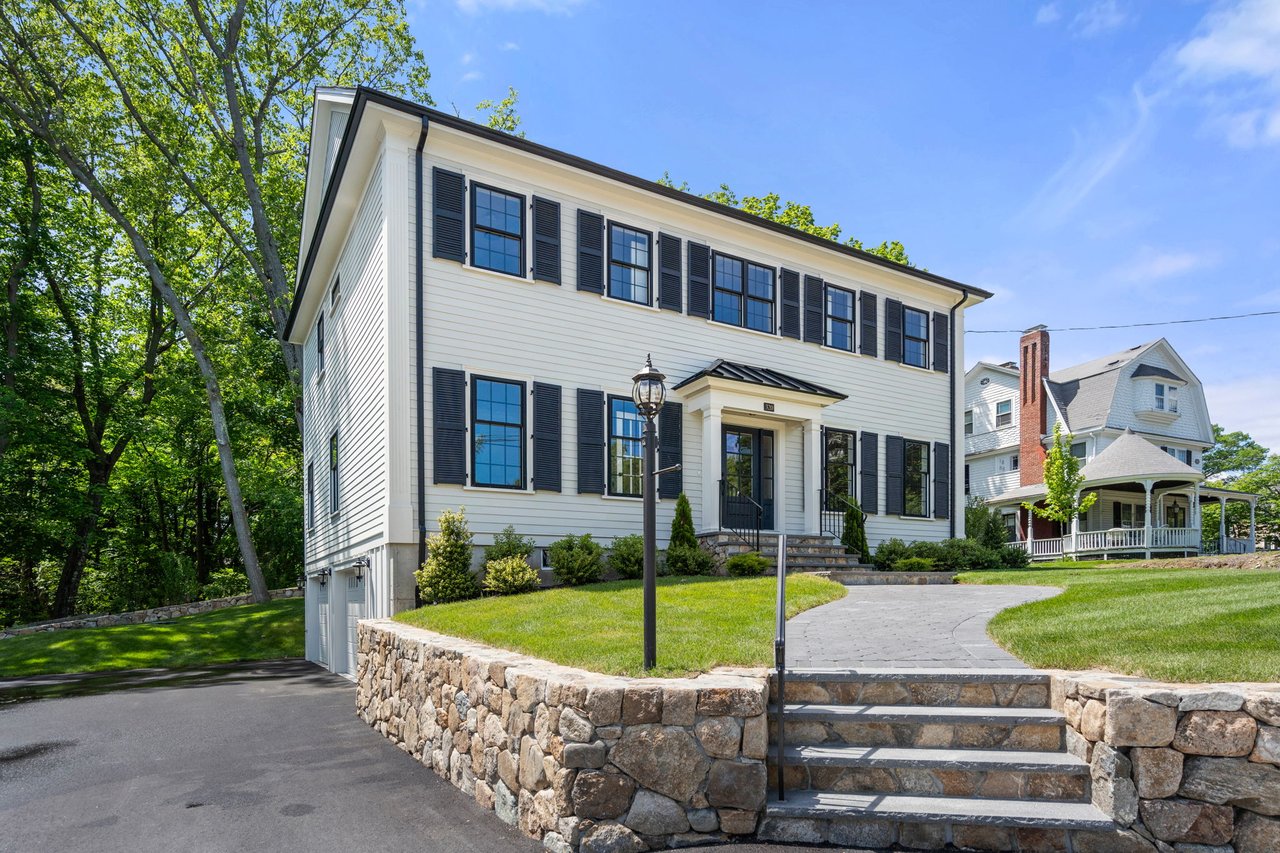 320 Lexington St