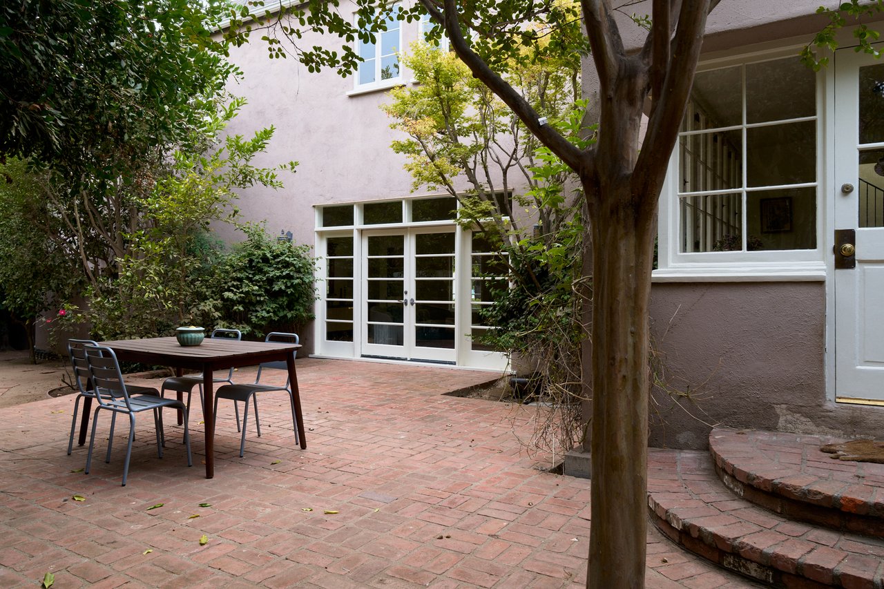 1990 Rose Villa St in Pasadena