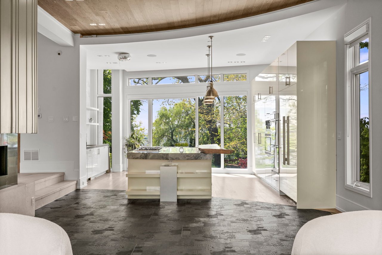  Unmatched Beauty Of Lakeside Living