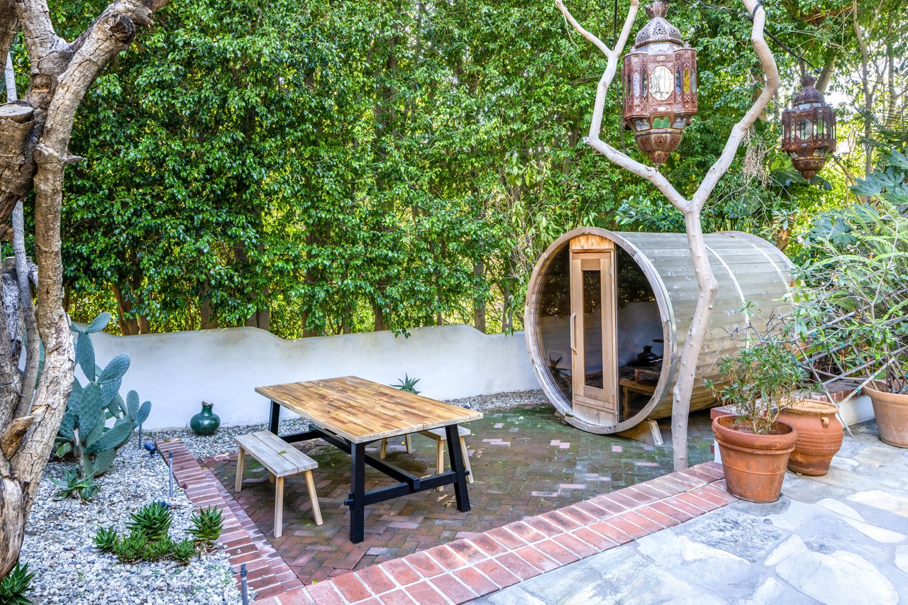 1135 Sunset Vale Ave, West Hollywood