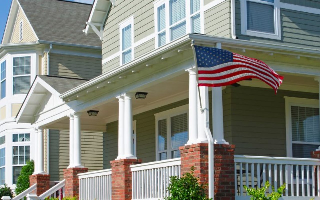How to Display the United States Flag at Your Home