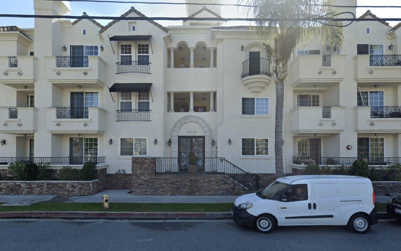 10740 Moorpark St APT 305