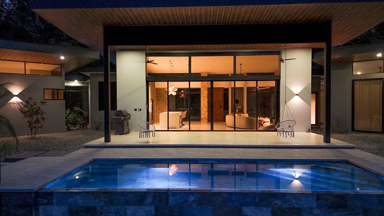 Ojochal Modern Jungle Home with Infinity Pool & Mountain Views