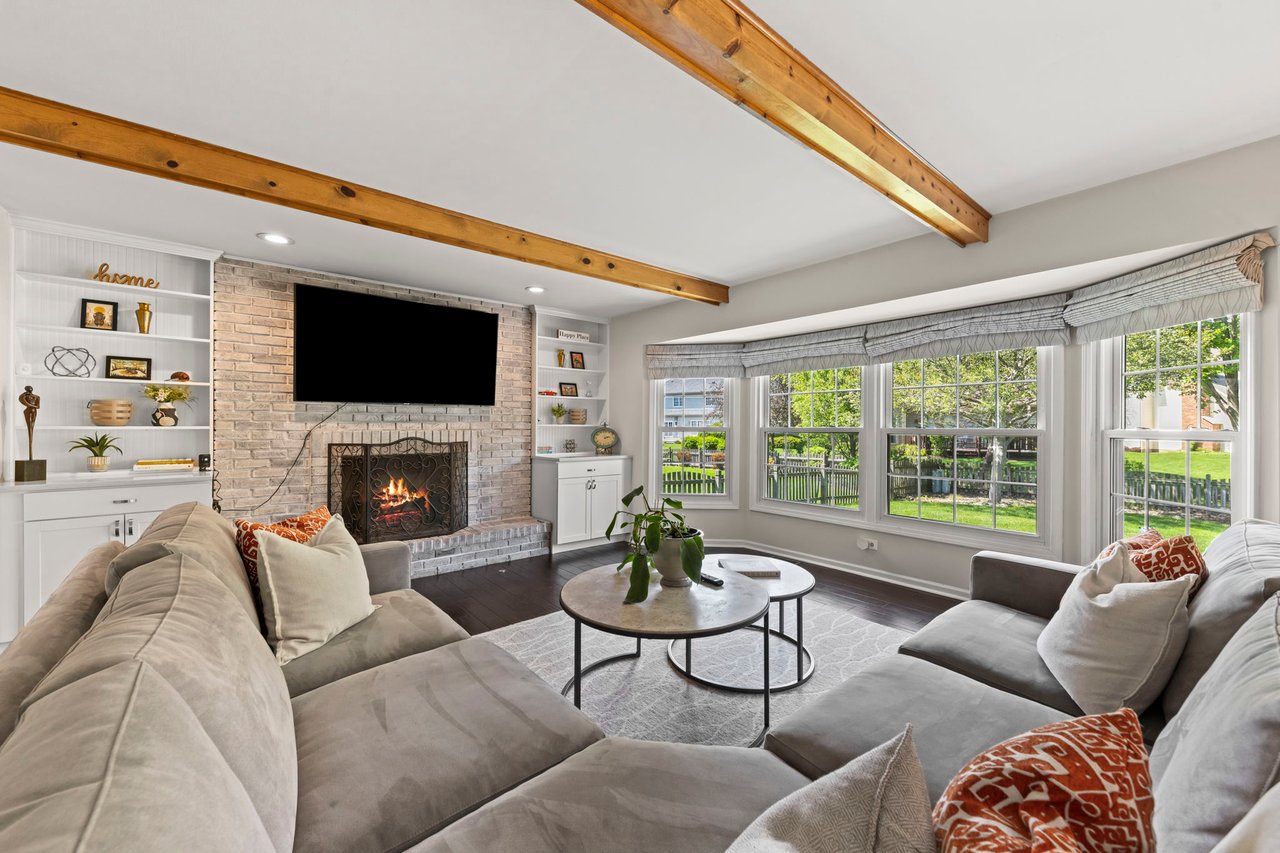 2689 Fox River Ln