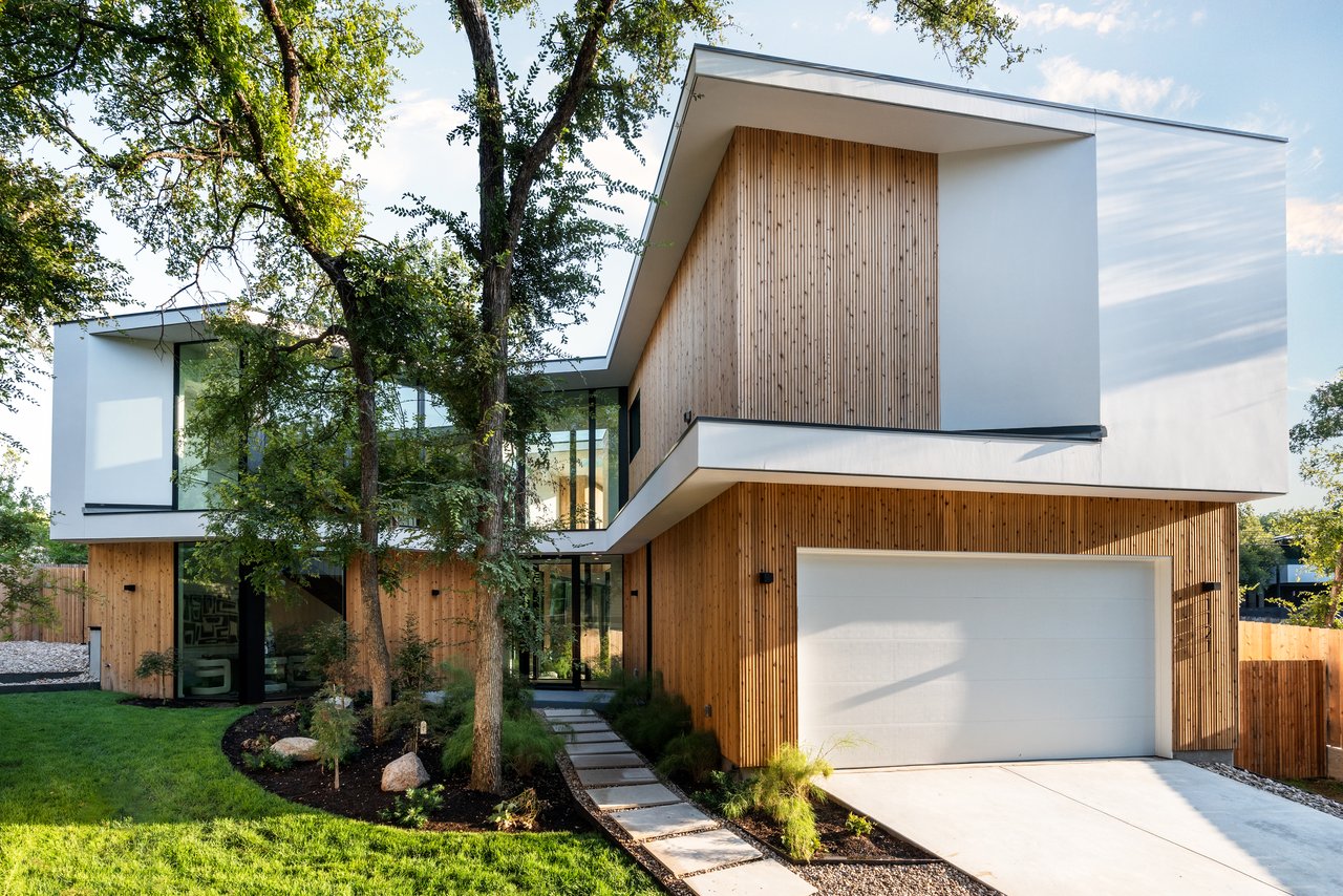 1121 Bluebonnet LN