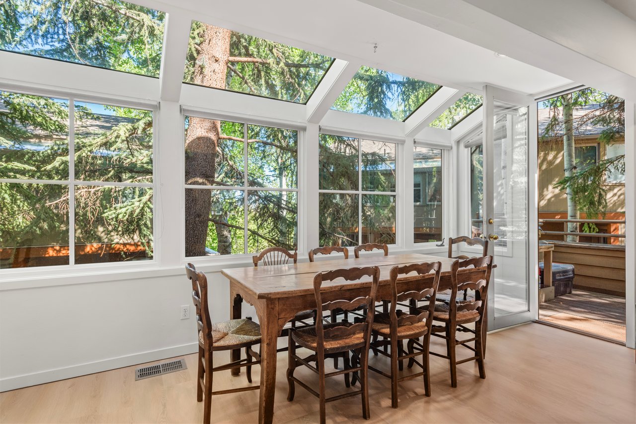 Bright Aspen Townhome: Steps from Culture, Slopes & Transit