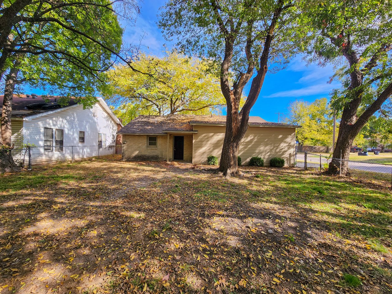 1002 Overland Ct
