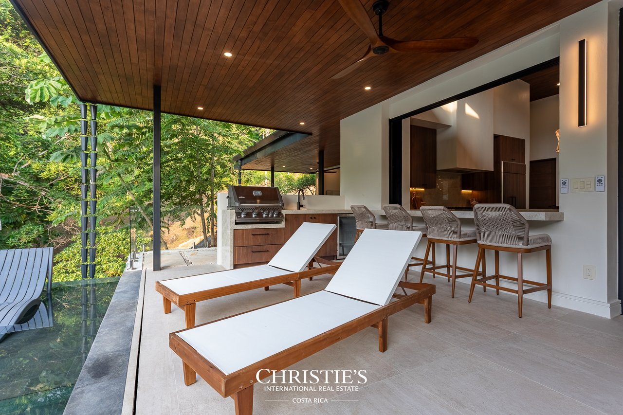 New Modern Tropical Villa 
