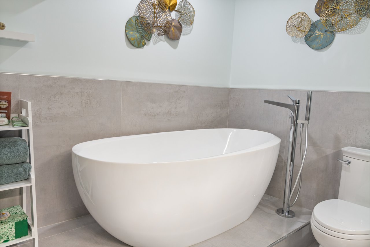 721 - 28 William Carson Crescent