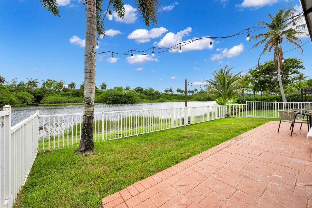Lakefront Living in Silver Lakes
