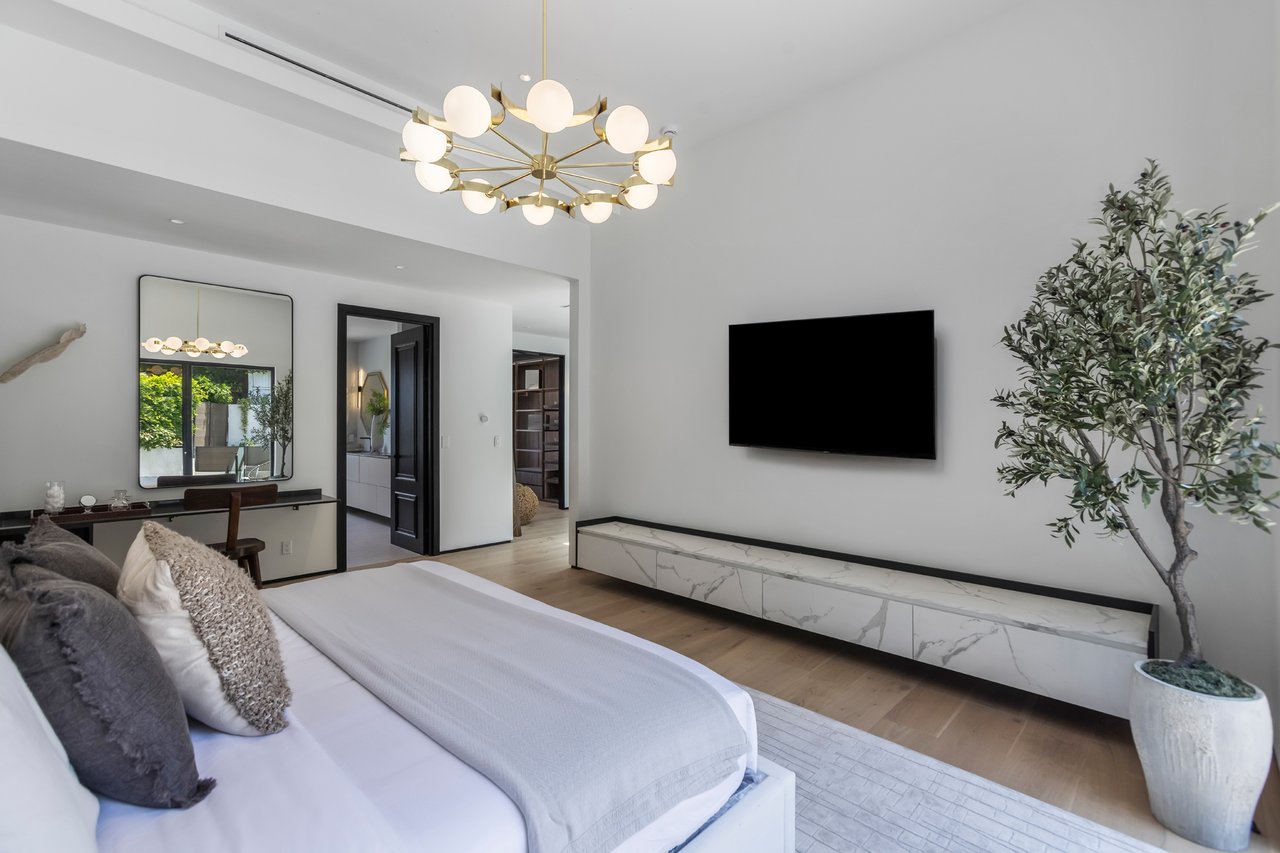 Luxury Gated Villa w/ Pool, Spa & Designer Interiors