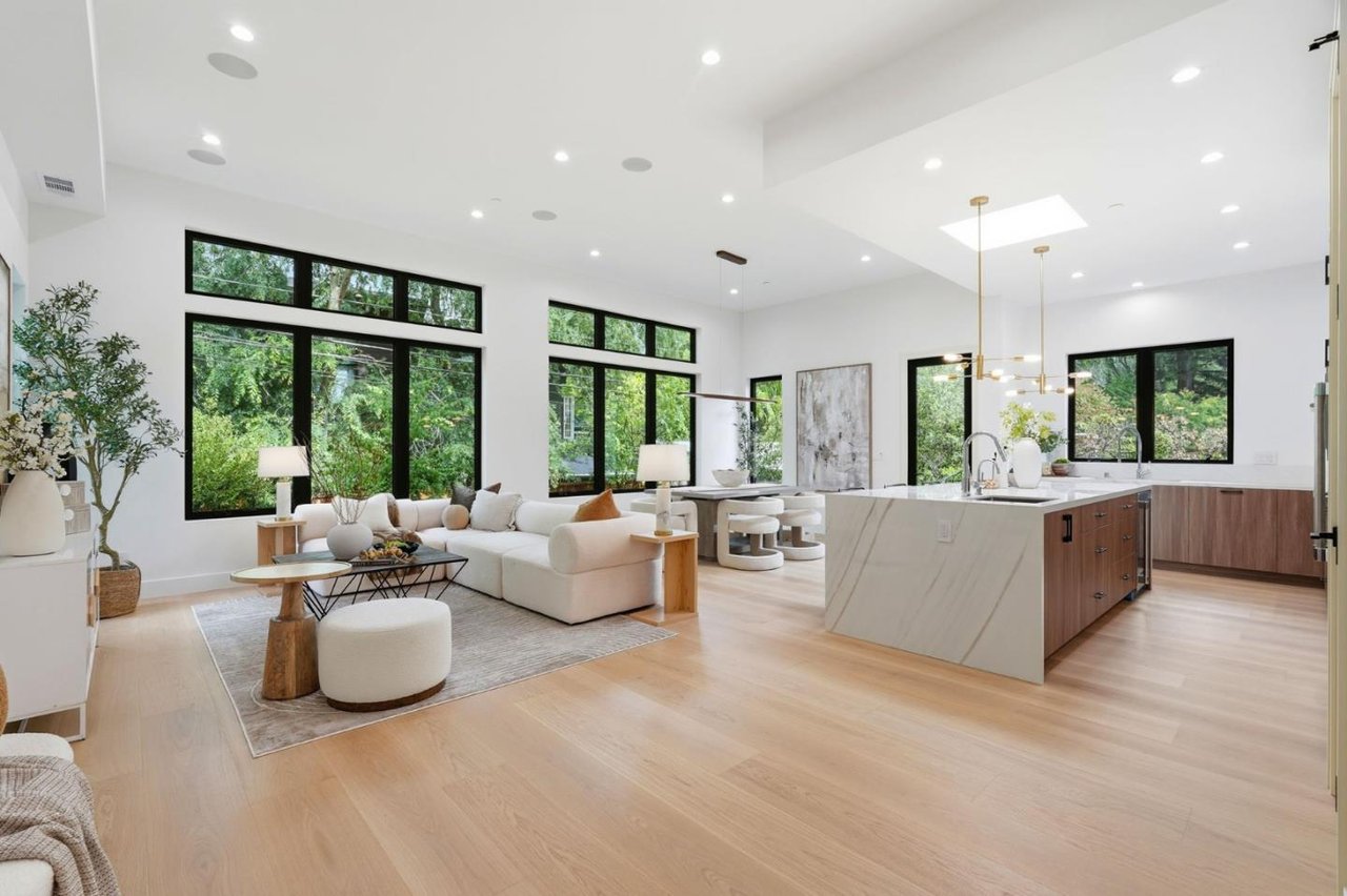 1084 Moffett Circle, Palo Alto, California 94303