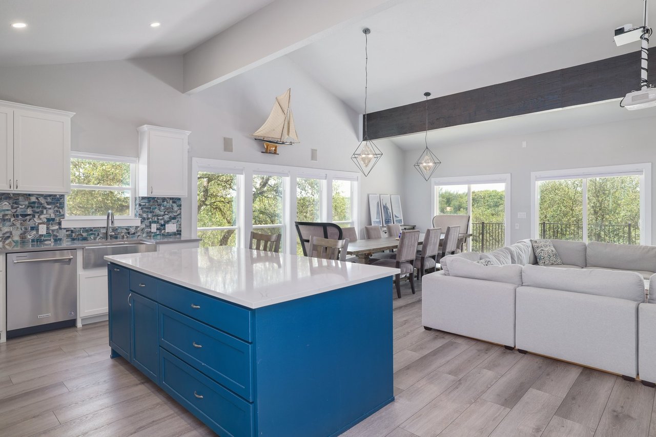 7206 Comanche Trail