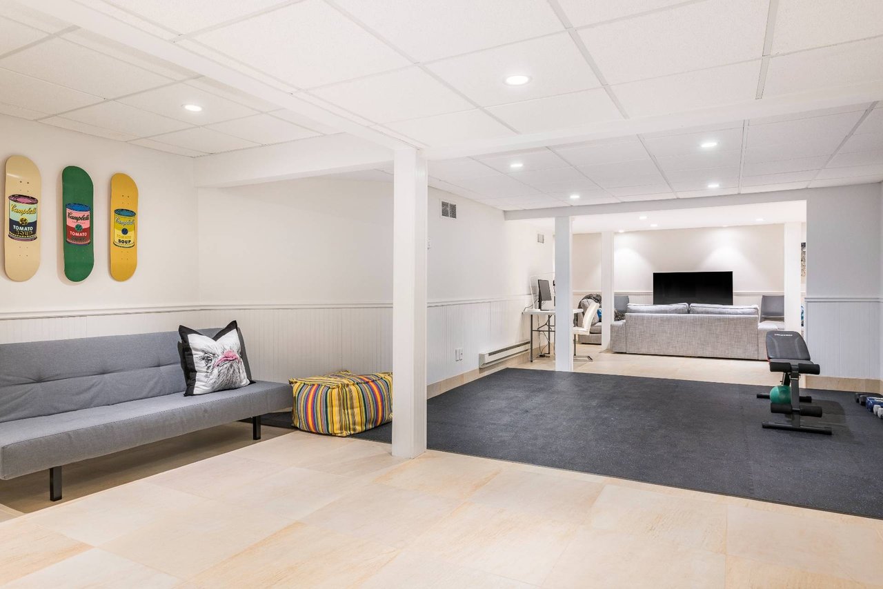 7 Cove Point Court