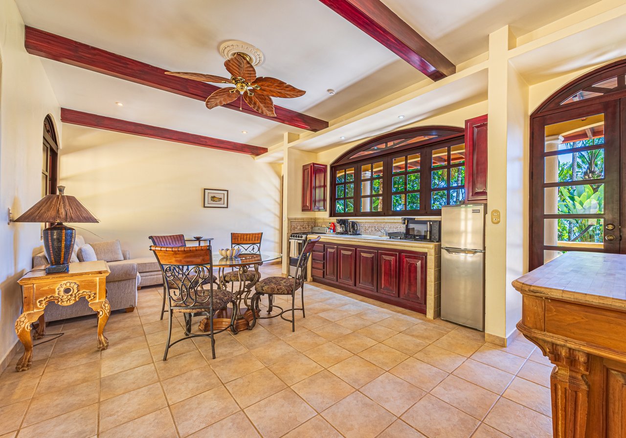 Nido Escondido, Playa Dominical