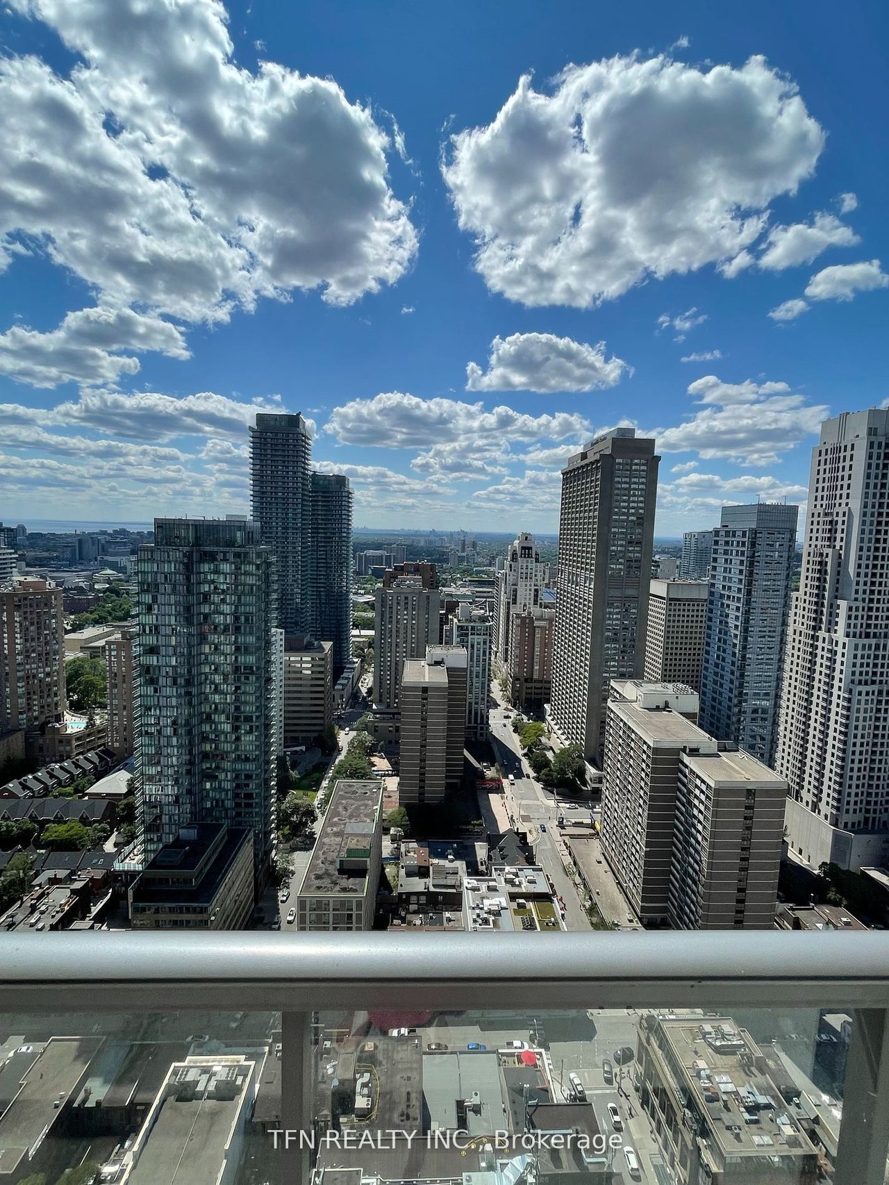 33 Charles Street E Unit: 3805