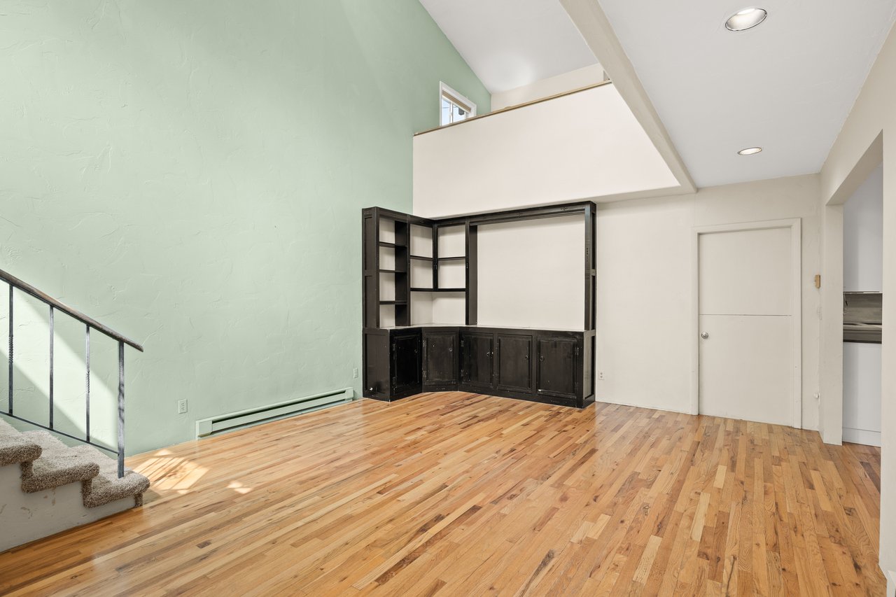 Spacious Mid-Valley Residence Near Crown Mountain Park