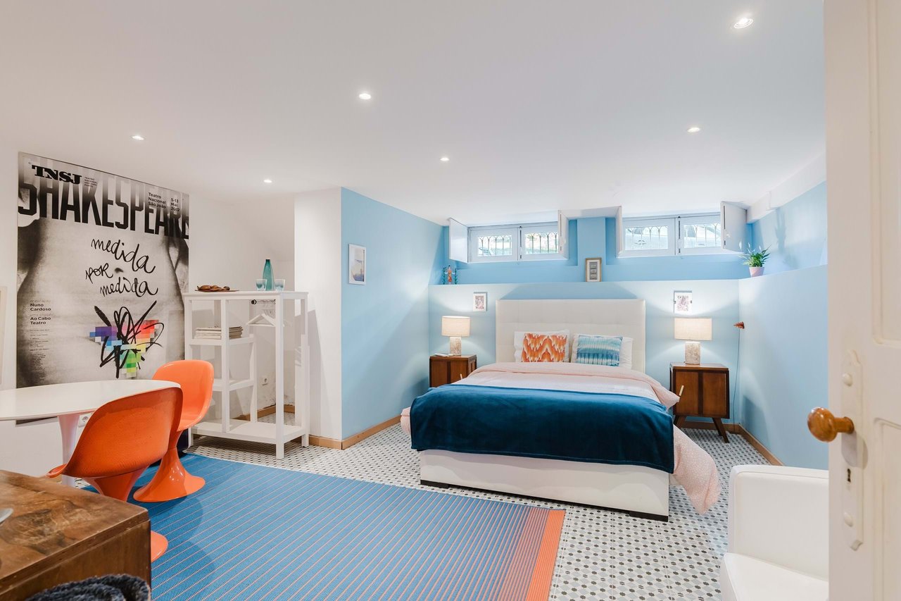 Beautifully Restored Townhouse Property with license for Short-Term rental in Bonfim, Porto