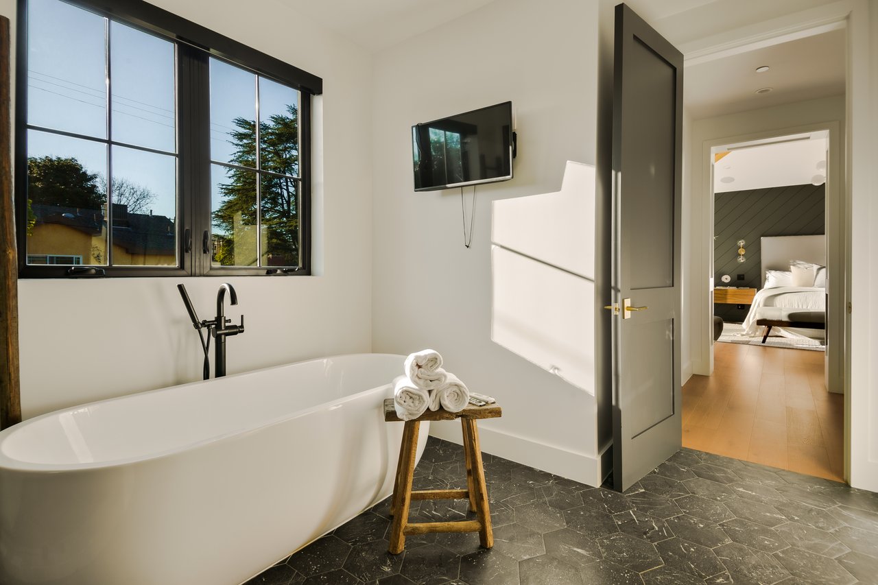 4261 Denny Ave, Toluca Lake 