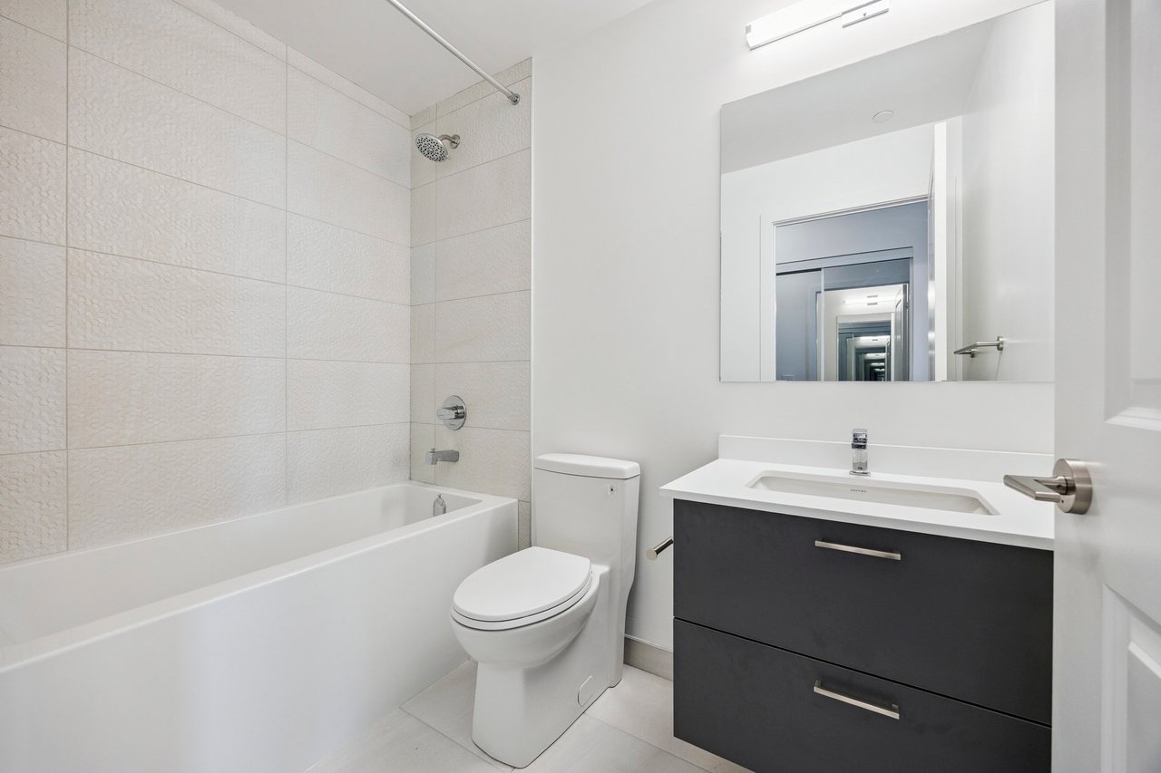 50 Upper Mall Way #2109