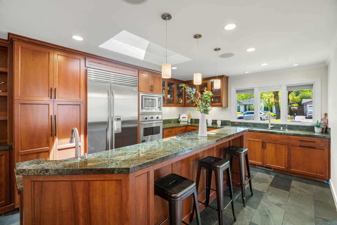 137 Fairmead LN