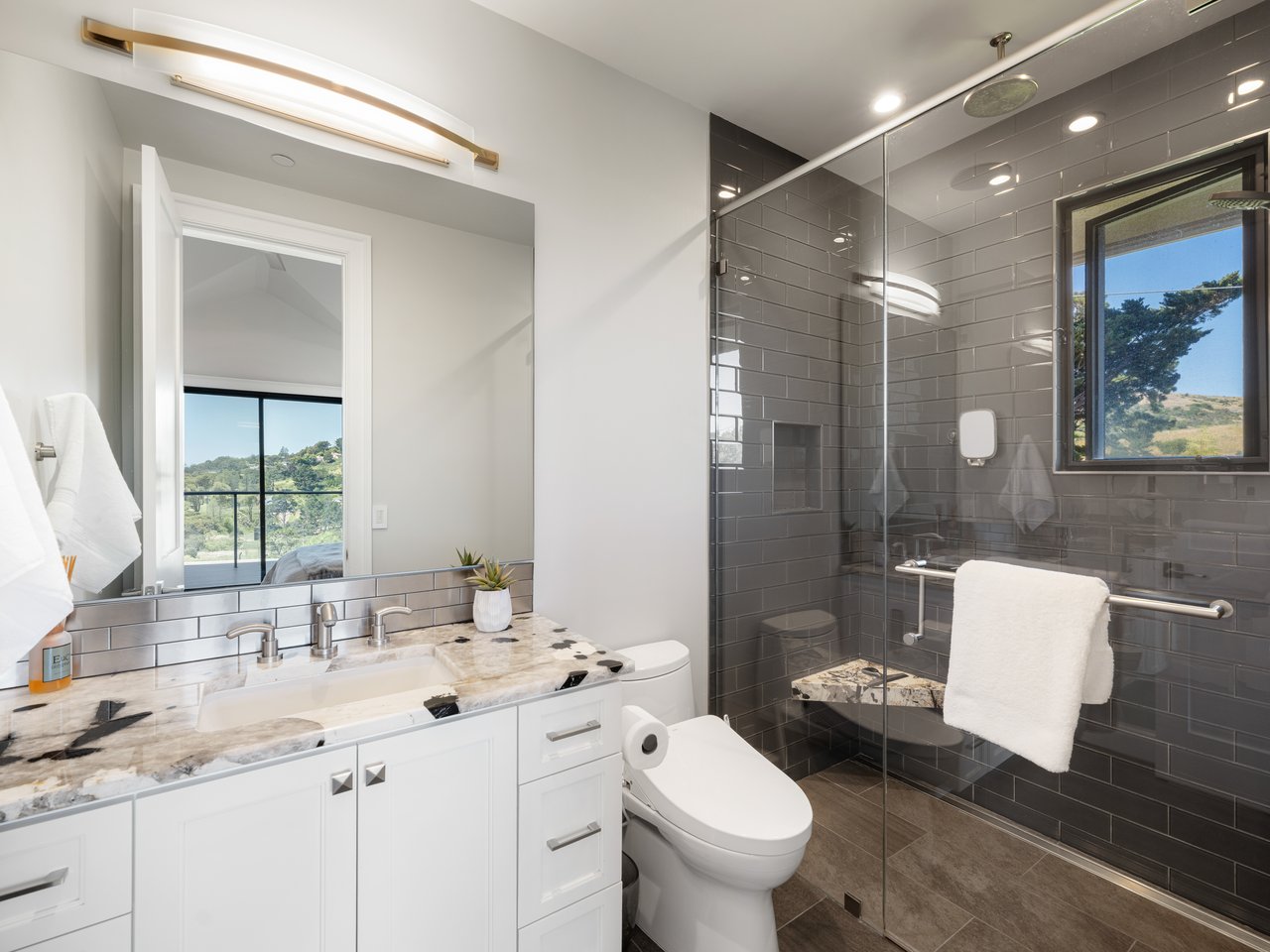 Stunning View Residence Built in 2015
