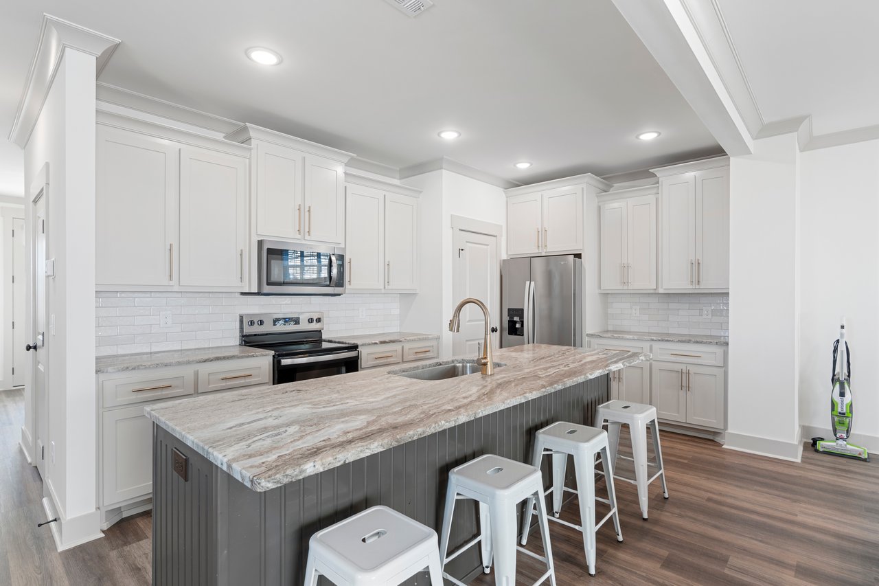 Stunning Like-New Home with Double Decks and Breathtaking Mountain Views
