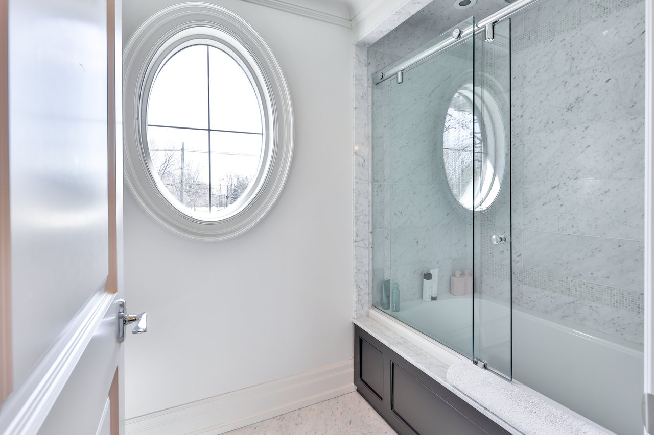 1497 Lakeshore Road W