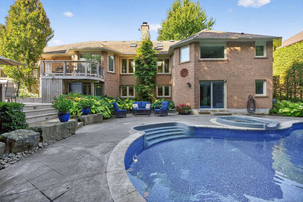 6 Falling Leaf Crt, Aurora