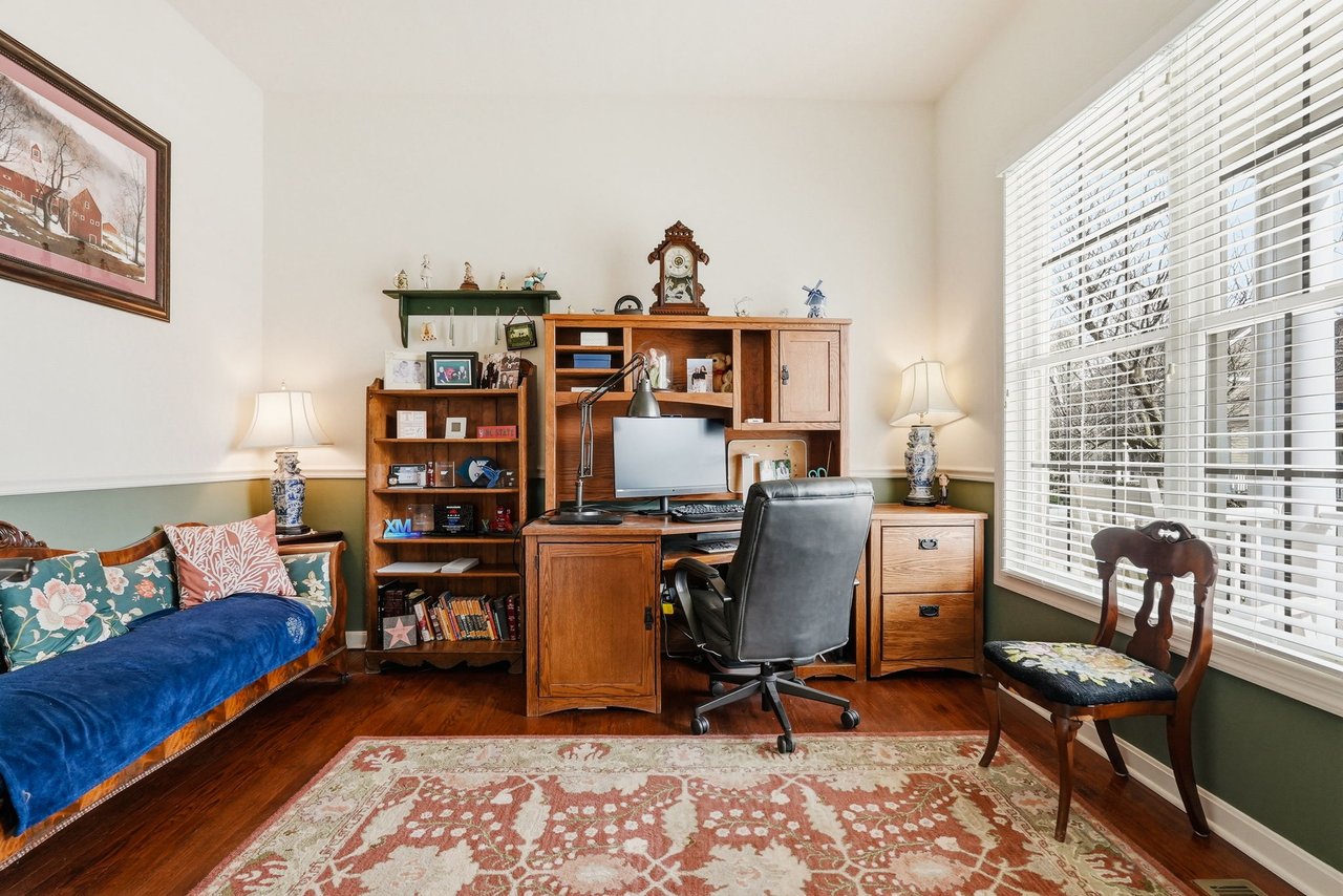 EXCLUSIVE LISTING  -  1234 Newbury Highland