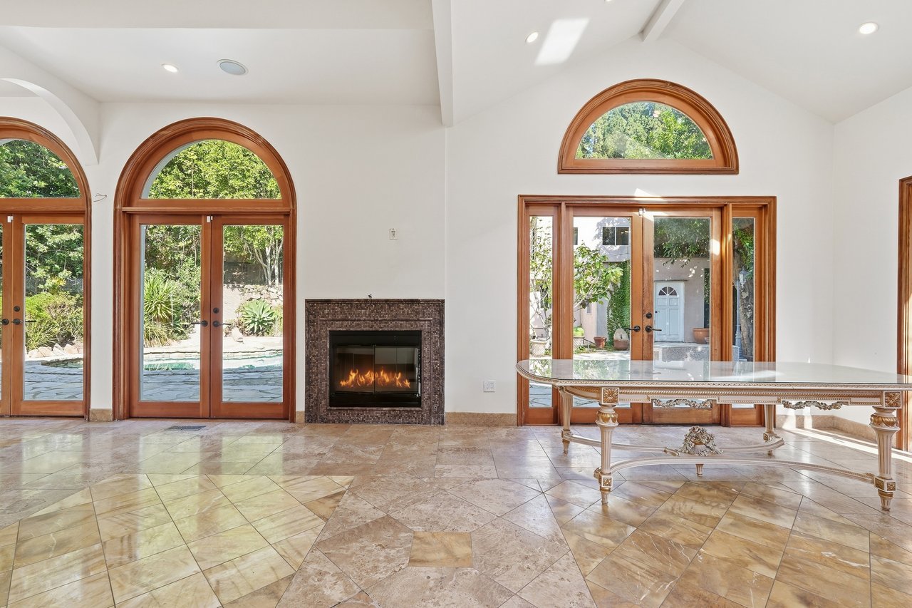 1260 Roscomare Rd