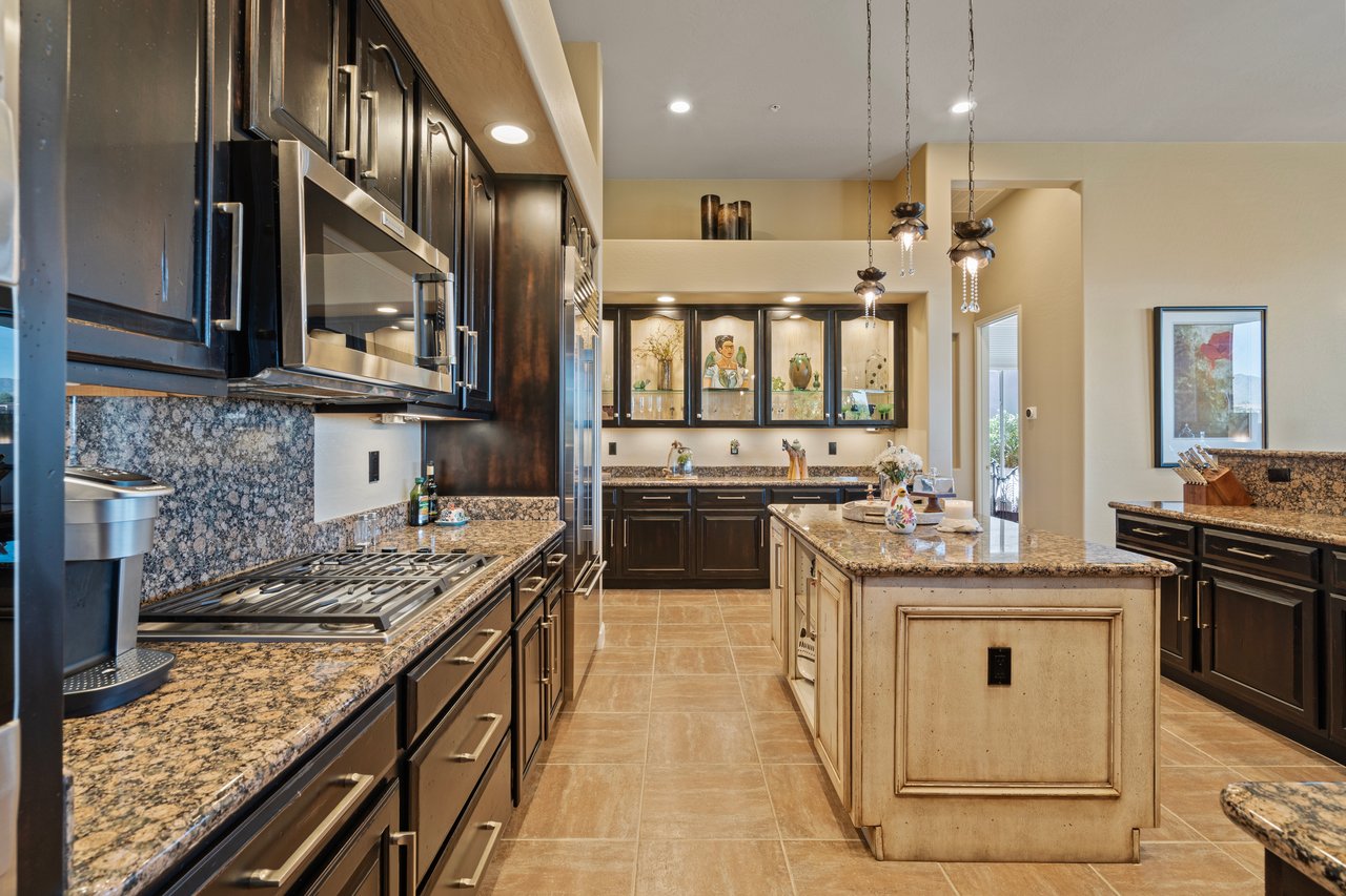 9812 E ROADRUNNER Drive