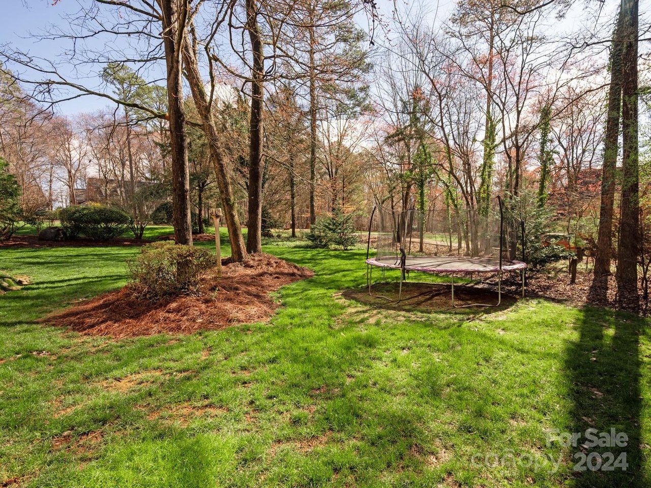 2324 Wedgewood Dr