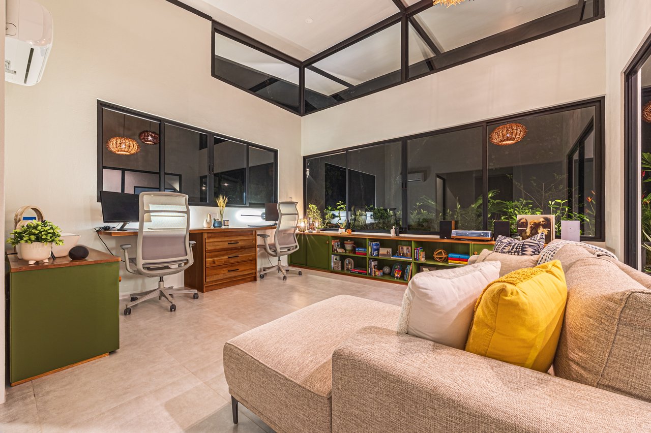 Contemporary Mountain View Villa – 5 Minutes to Playa Dominical